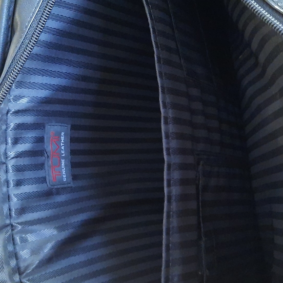 Authentic Tumi Leather Expandable Bag - Picture 5 of 11